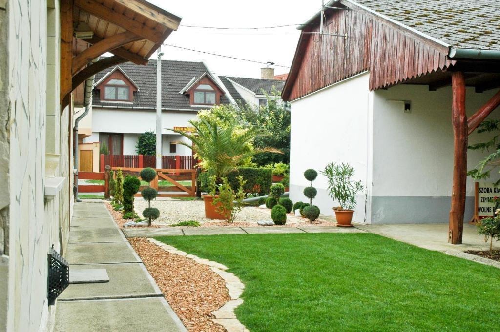 Appartamento Gombos Apartman Hajdúszoboszló Esterno foto