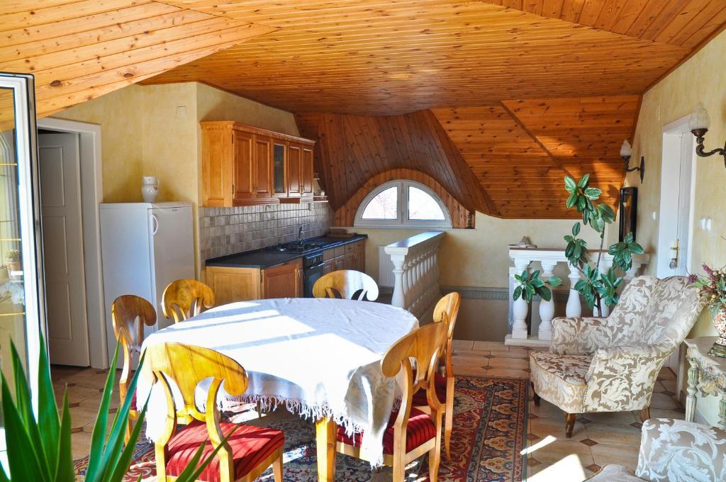 Appartamento Gombos Apartman Hajdúszoboszló Esterno foto